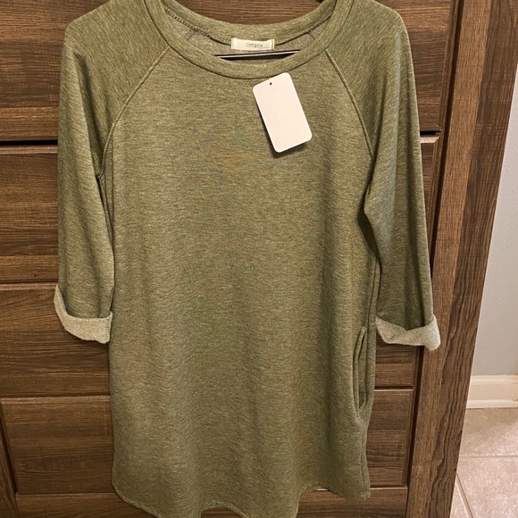 Green sweater dress with pockets size small - Picture 2 of 2